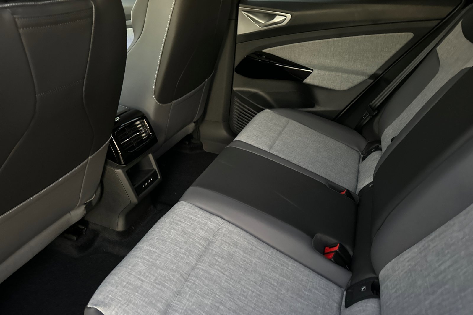 New 2026 Volkswagen ID.4 Pro image 12