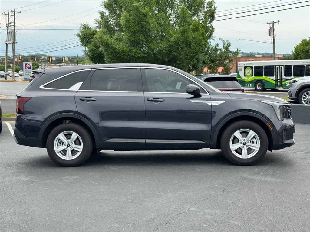 Certified 2025 Kia Sorento LX FWD image 2