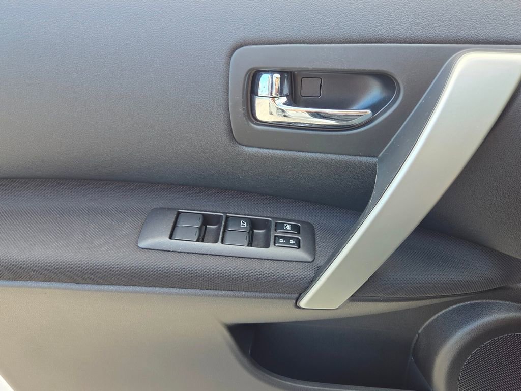 Used 2015 Nissan Rogue S w/ Convenience Package image 29