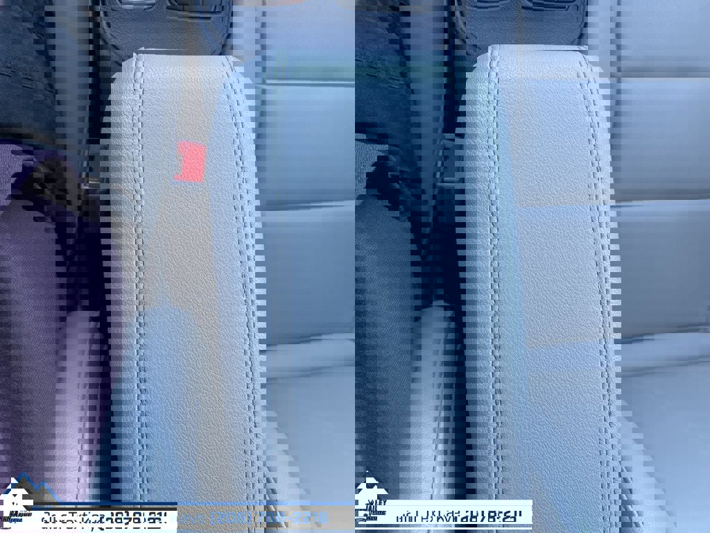 Used 2022 Cadillac XT4 Luxury w/ Cold Weather Package image 30