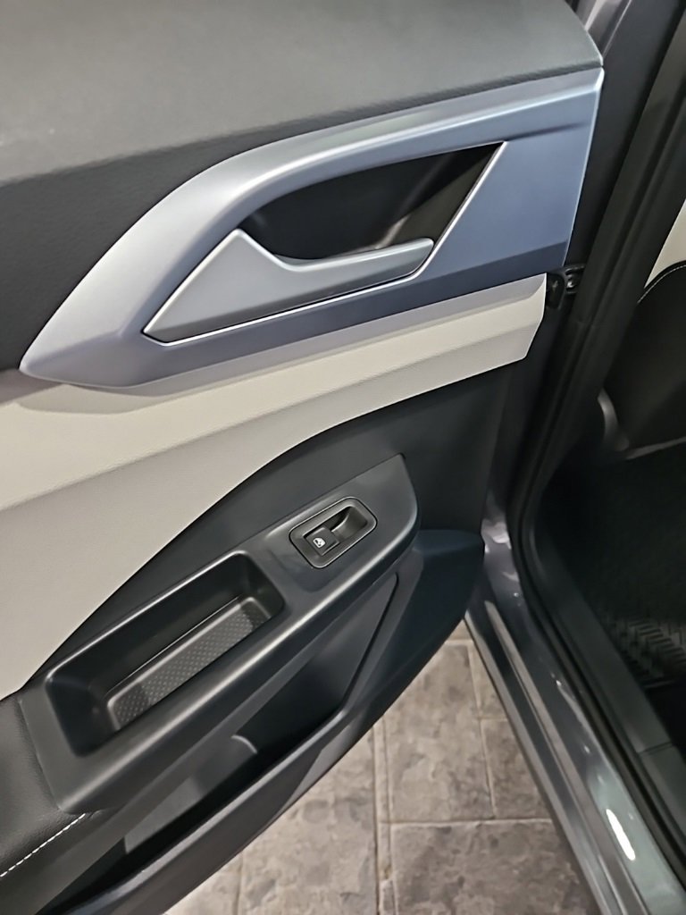 New 2026 Volkswagen Taos SE image 21