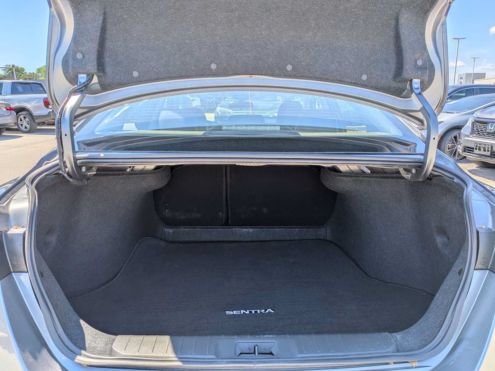 Used 2023 Nissan Sentra SR w/ SR Premium Package FWD image 33