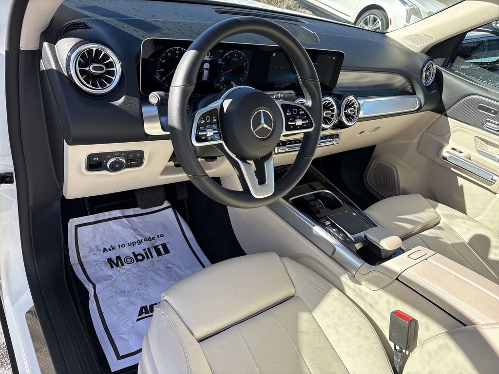 Used 2021 Mercedes-Benz GLB 250 w/ Premium Package image 11