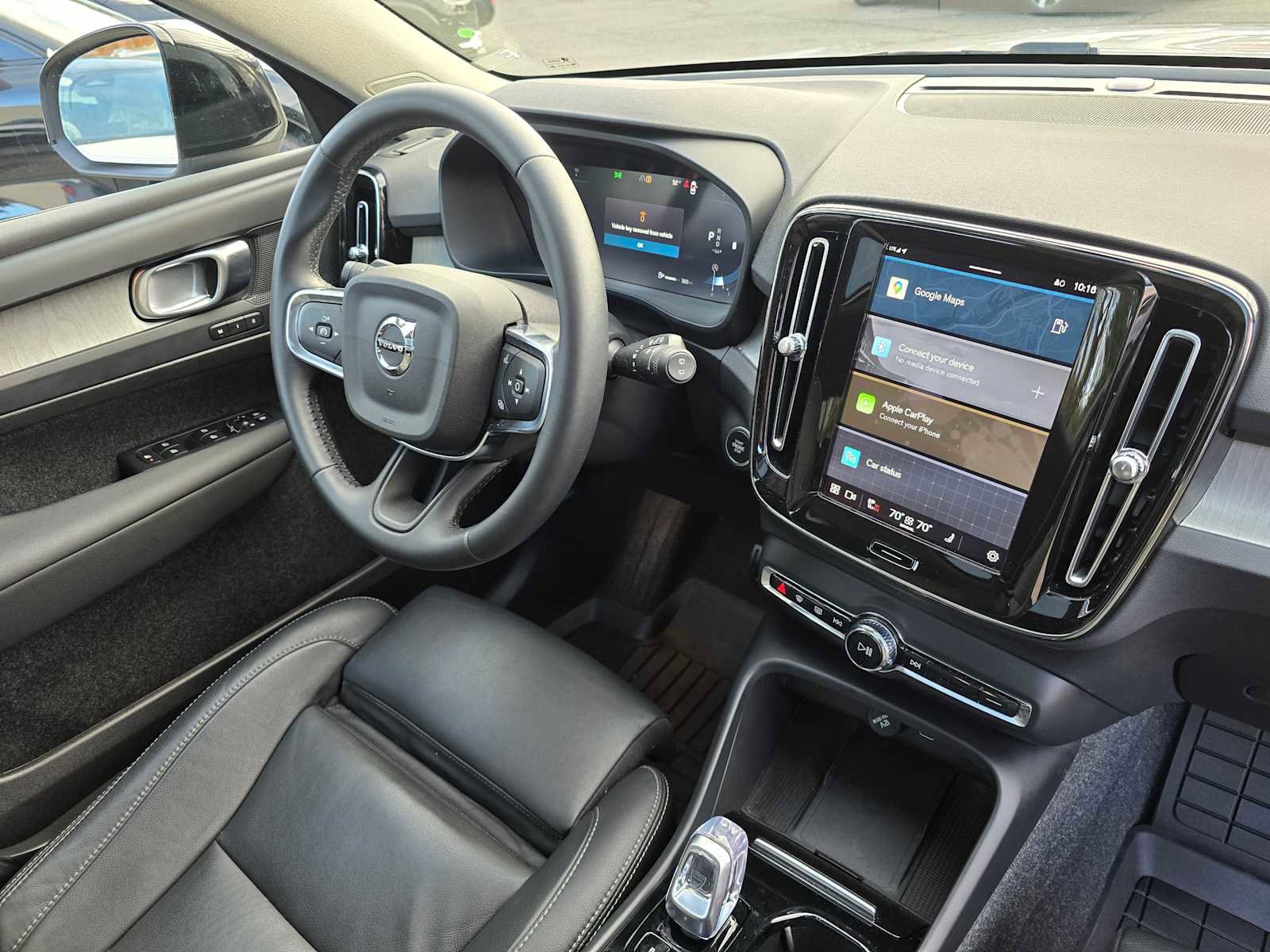 Certified 2025 Volvo XC40 B5 Plus w/ Climate Package image 10