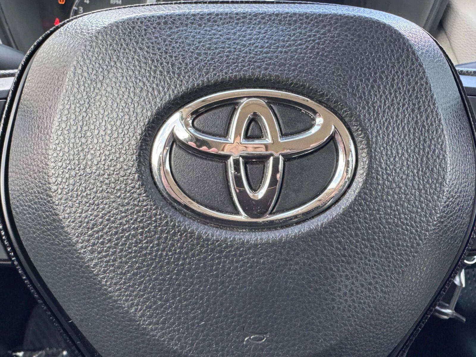 Used 2021 Toyota Corolla LE FWD image 23