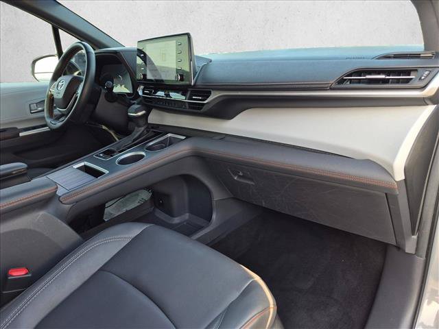 Used 2024 Toyota Sienna XSE FWD image 19