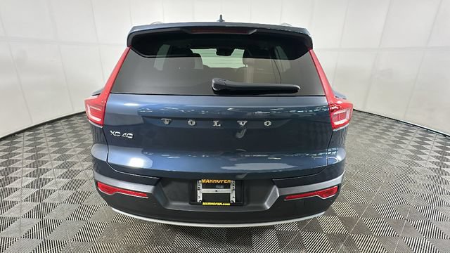 Used 2021 Volvo XC40 T4 Momentum FWD image 4