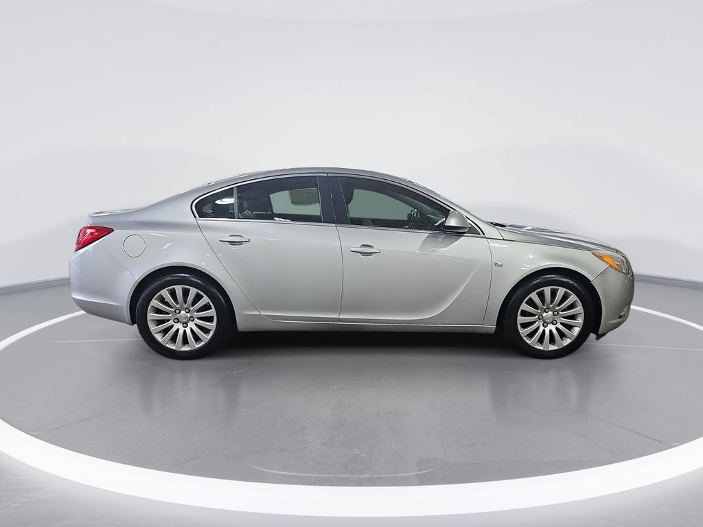 Used 2011 Buick Regal CXL FWD image 2