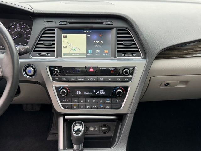 Used 2016 Hyundai Sonata Limited w/ Option Group 02 image 17