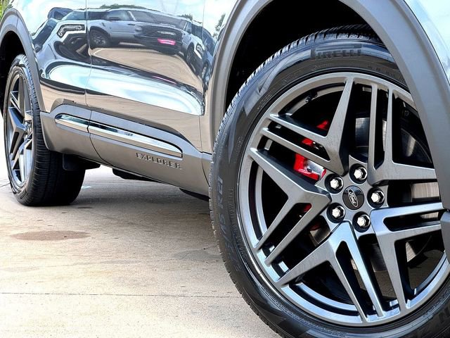 Used 2025 Ford Explorer ST AWD/4WD image 6