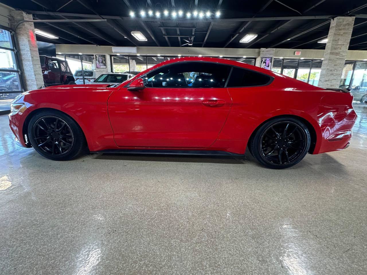 Used 2015 Ford Mustang Coupe RWD image 4
