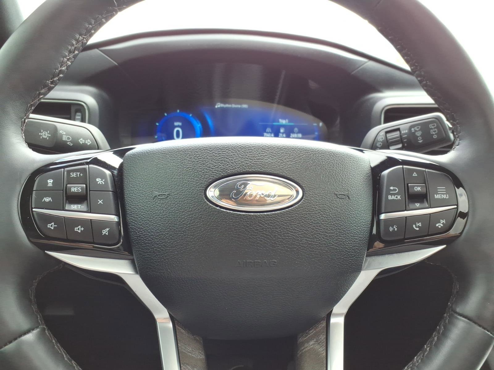 Used 2023 Ford Explorer Platinum w/ Technology Package AWD/4WD image 24