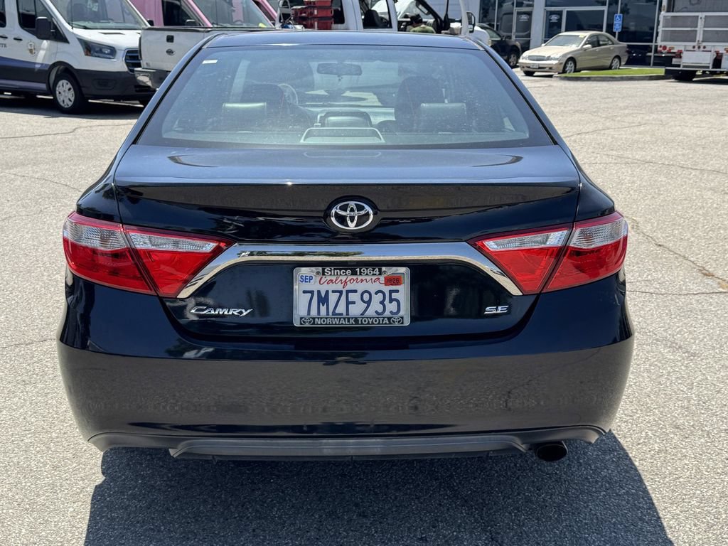 Used 2015 Toyota Camry SE FWD image 5