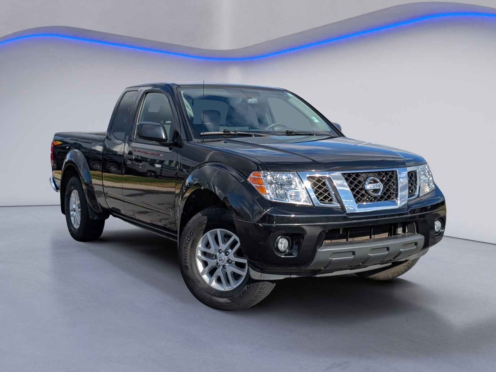 Used 2020 Nissan Frontier SV image 2