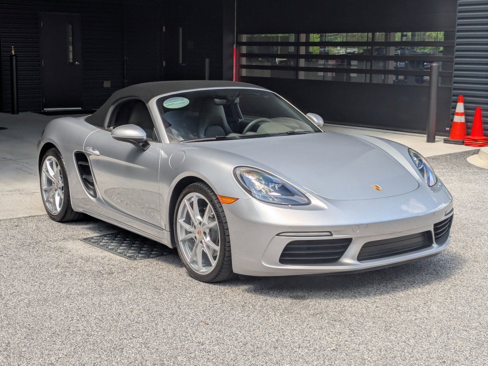 Certified 2025 Porsche 718 Boxster RWD image 8