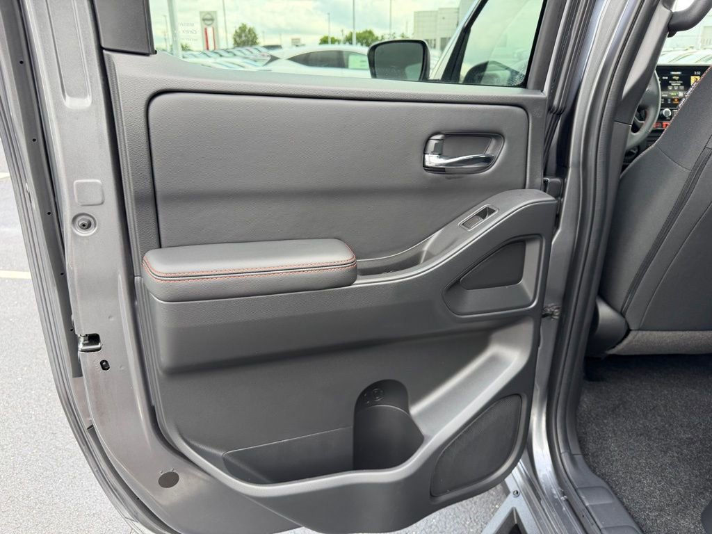 Used 2025 Nissan Frontier PRO-4X AWD/4WD image 16