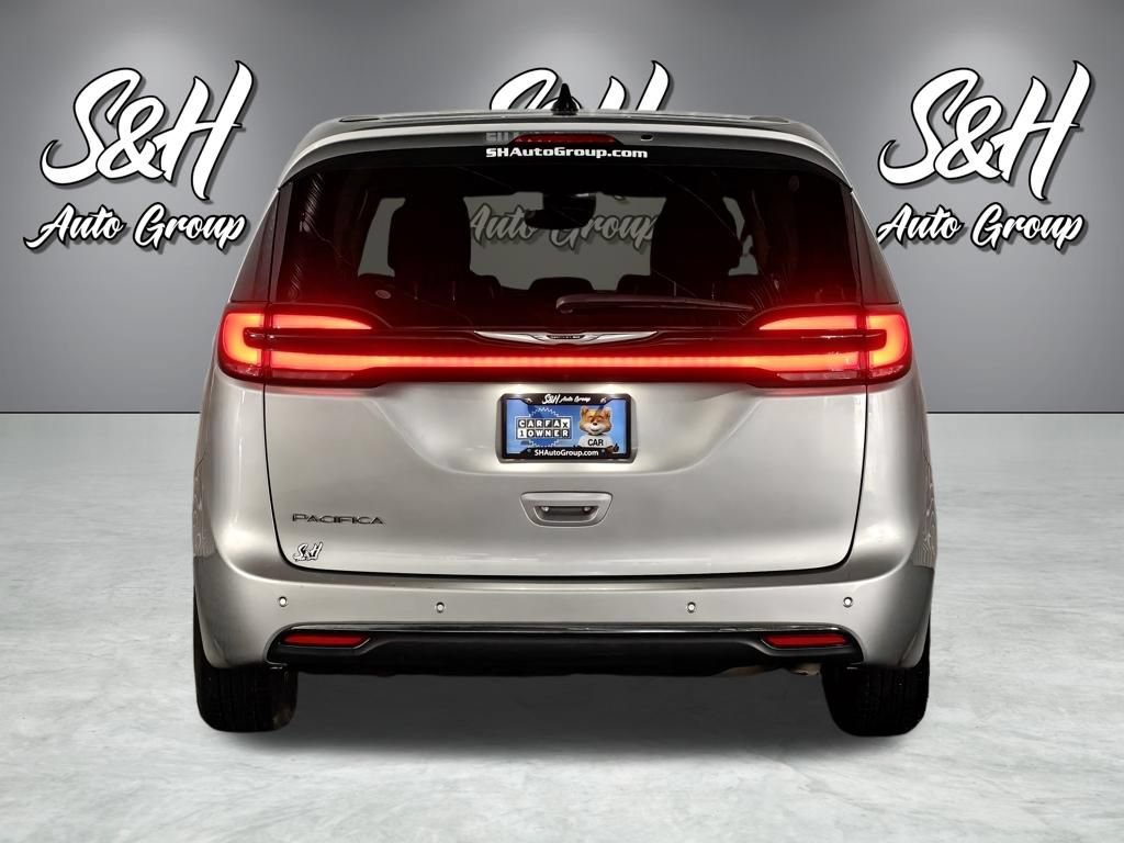 Used 2024 Chrysler Pacifica Touring-L FWD image 19