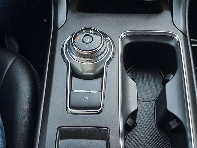 Used 2018 Ford Fusion SE w/ Equipment Group 201A FWD image 12