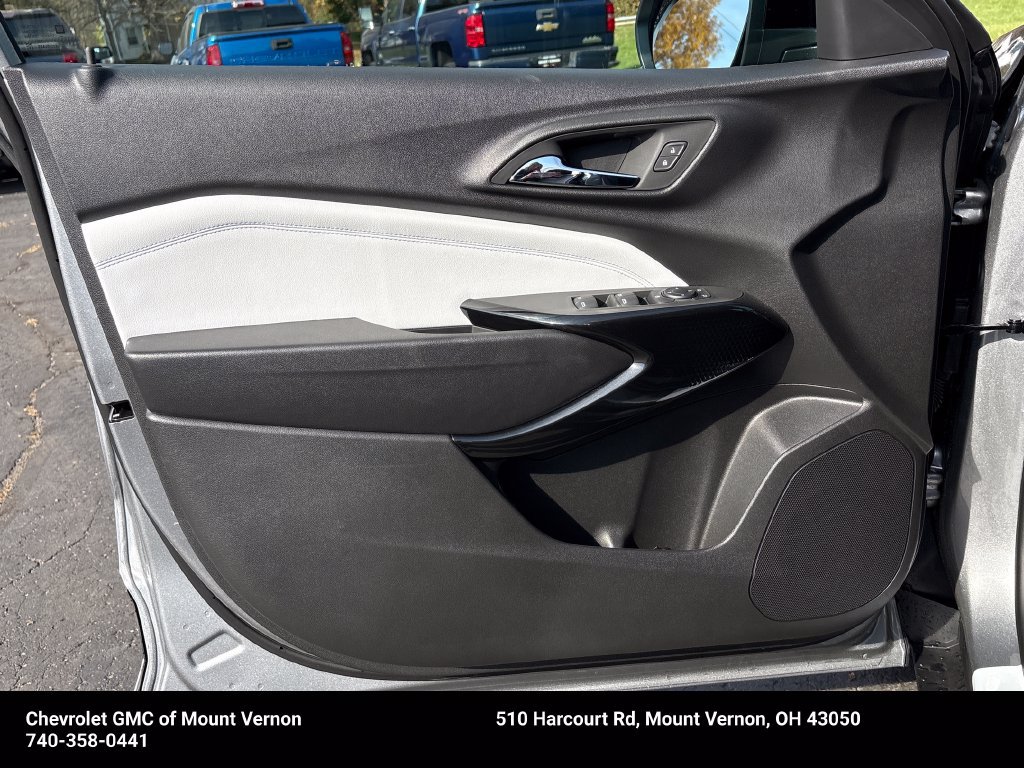 New 2026 Chevrolet Trax LT w/ Midnight Edition FWD image 14