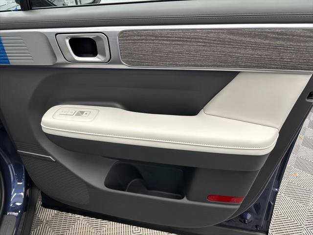 New 2027 Hyundai Santa Fe Limited FWD image 16