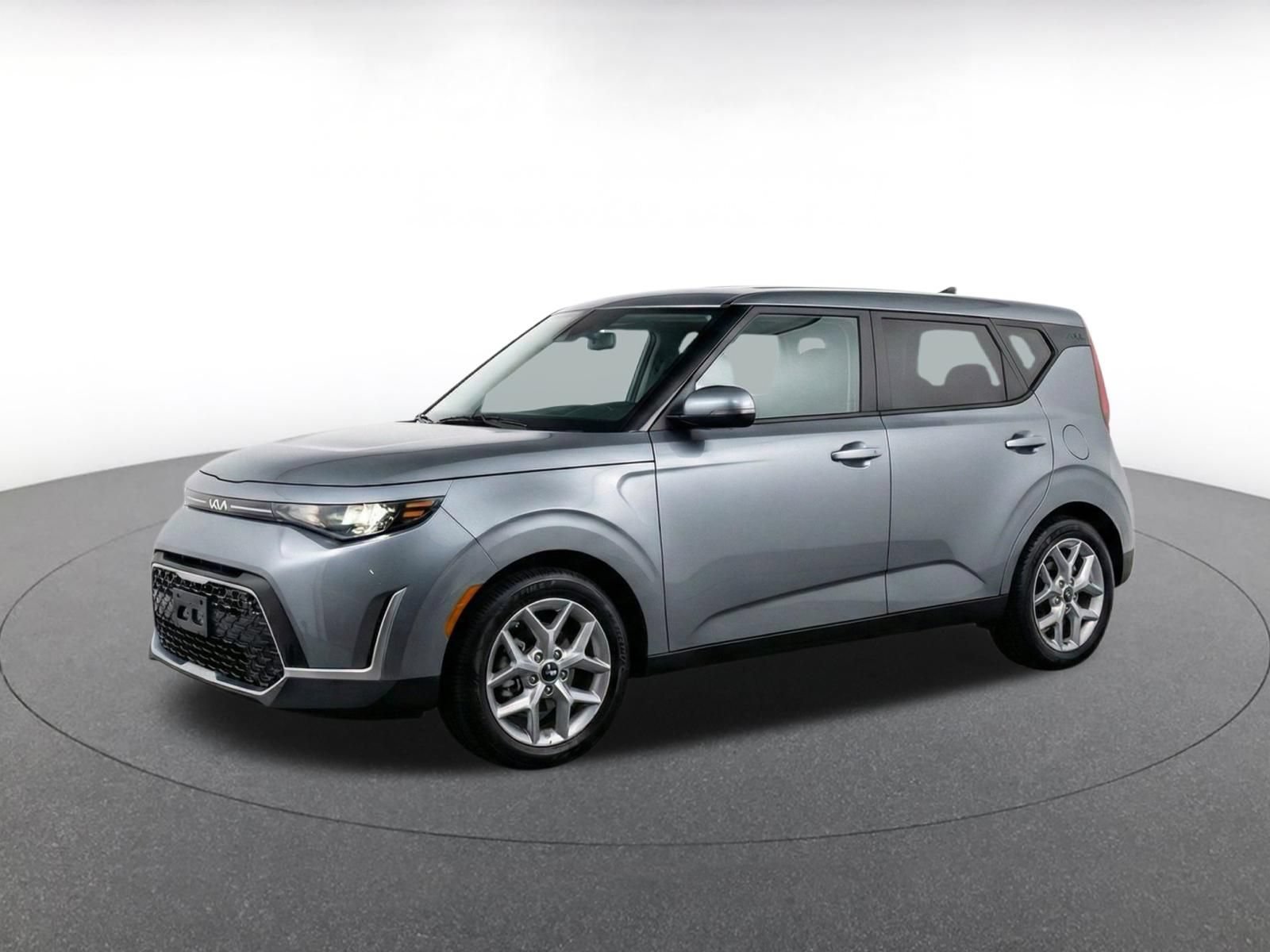Used 2025 Kia Soul LX w/ LX Technology Package FWD image 3