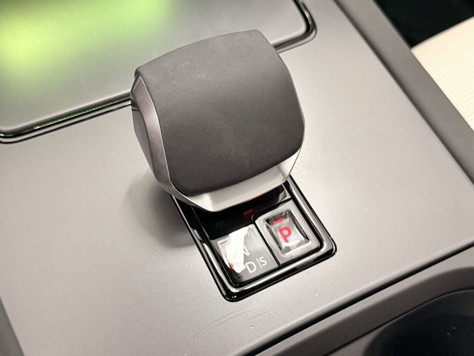 Used 2025 Land Rover Discovery Sport Dynamic SE image 20