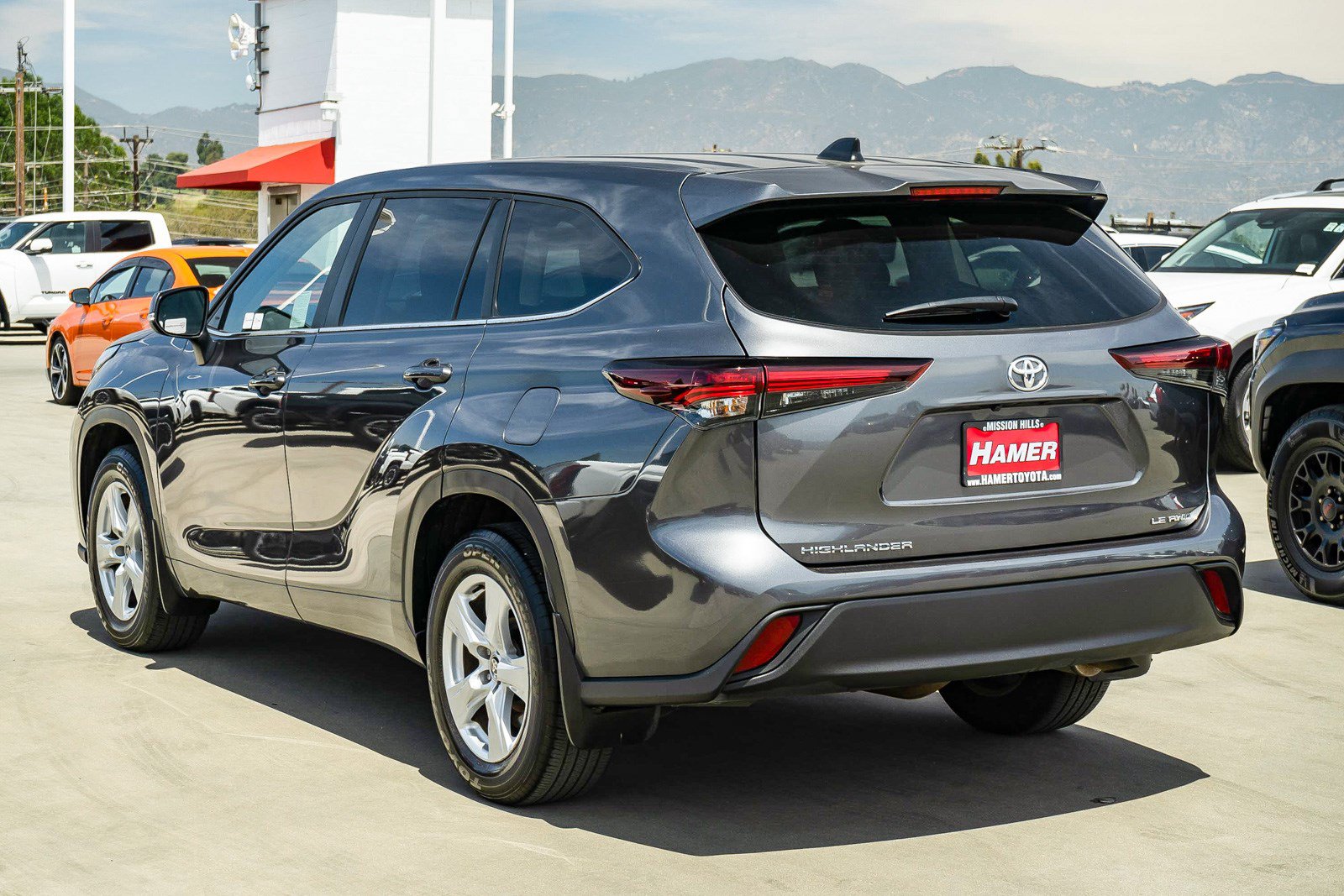 Certified 2025 Toyota Highlander LE AWD/4WD image 5