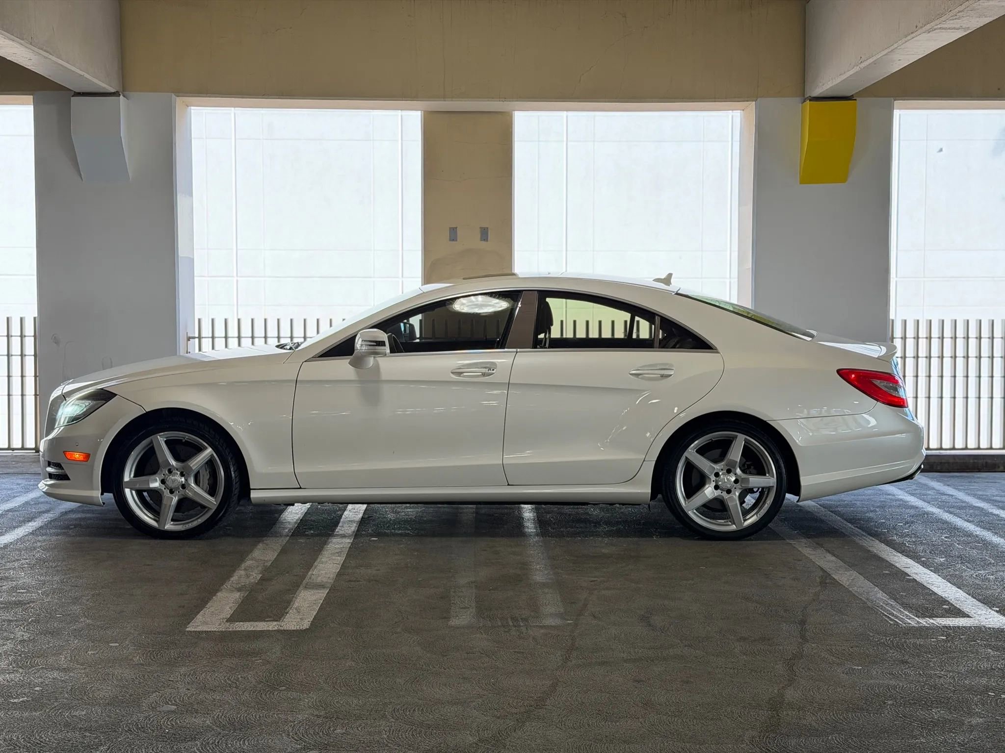 Used 2014 Mercedes-Benz CLS 550 4MATIC w/ Premium 1 Package image 2