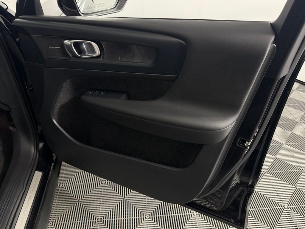Used 2023 Volvo C40 P8 Recharge Ultimate image 32