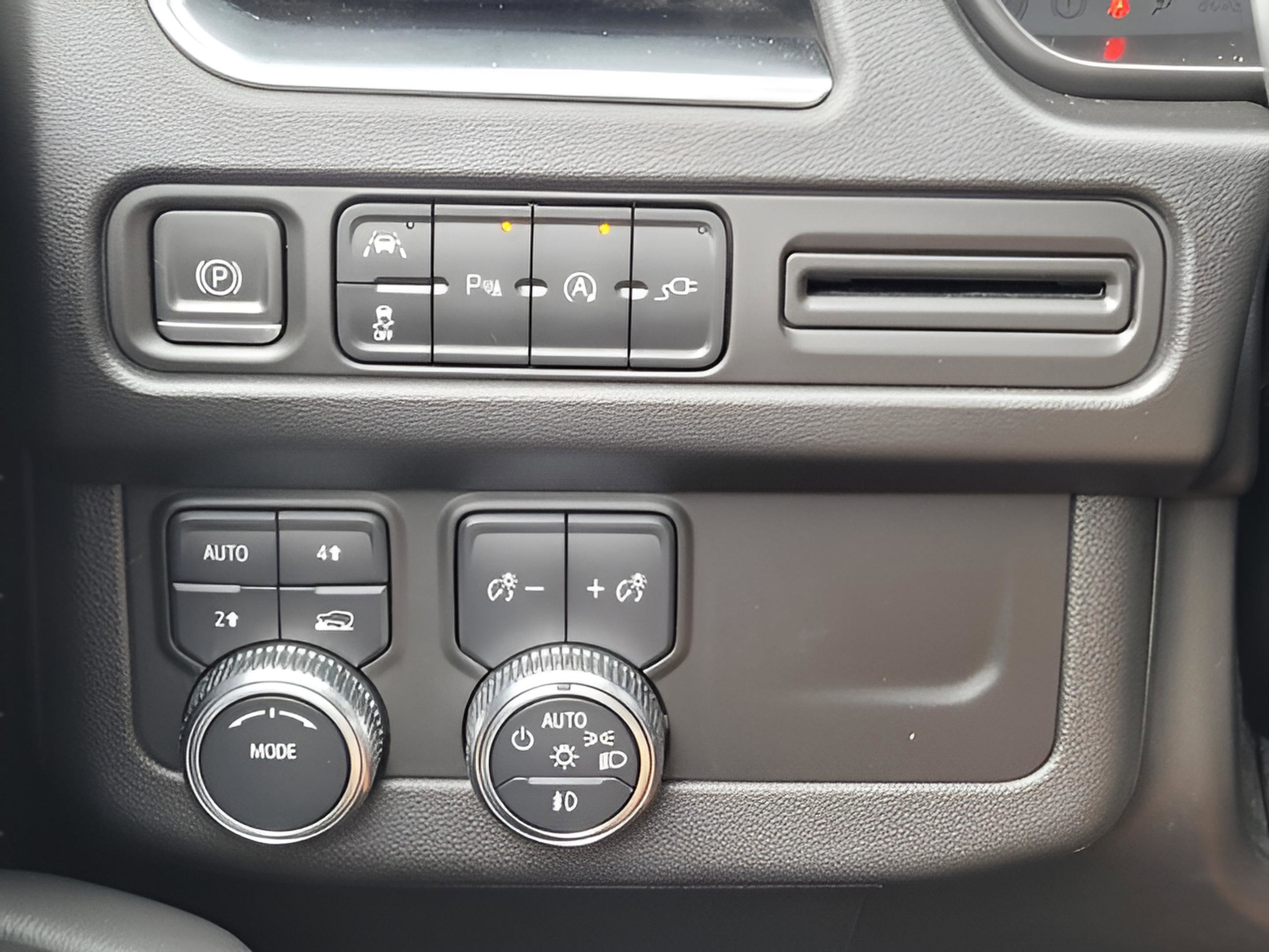 Used 2022 GMC Yukon XL SLT image 42