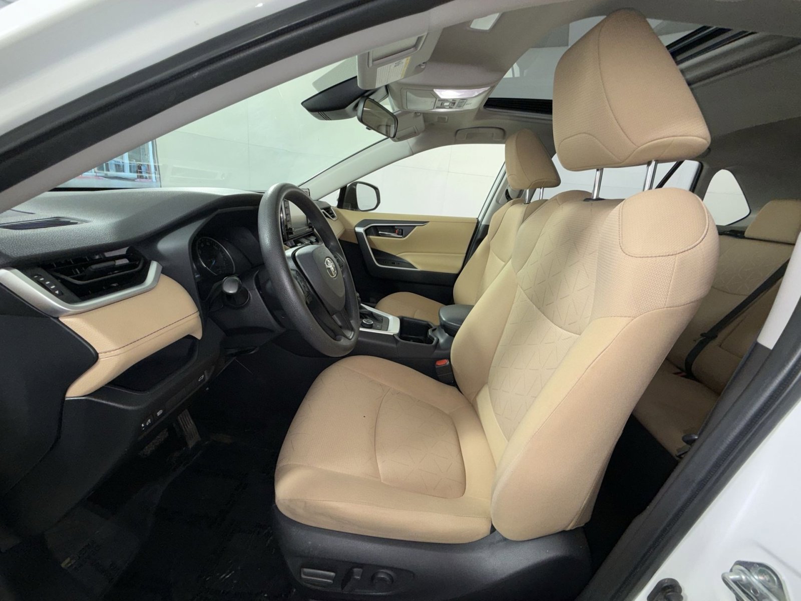 Used 2022 Toyota RAV4 XLE w/ Convenience Package AWD/4WD image 13