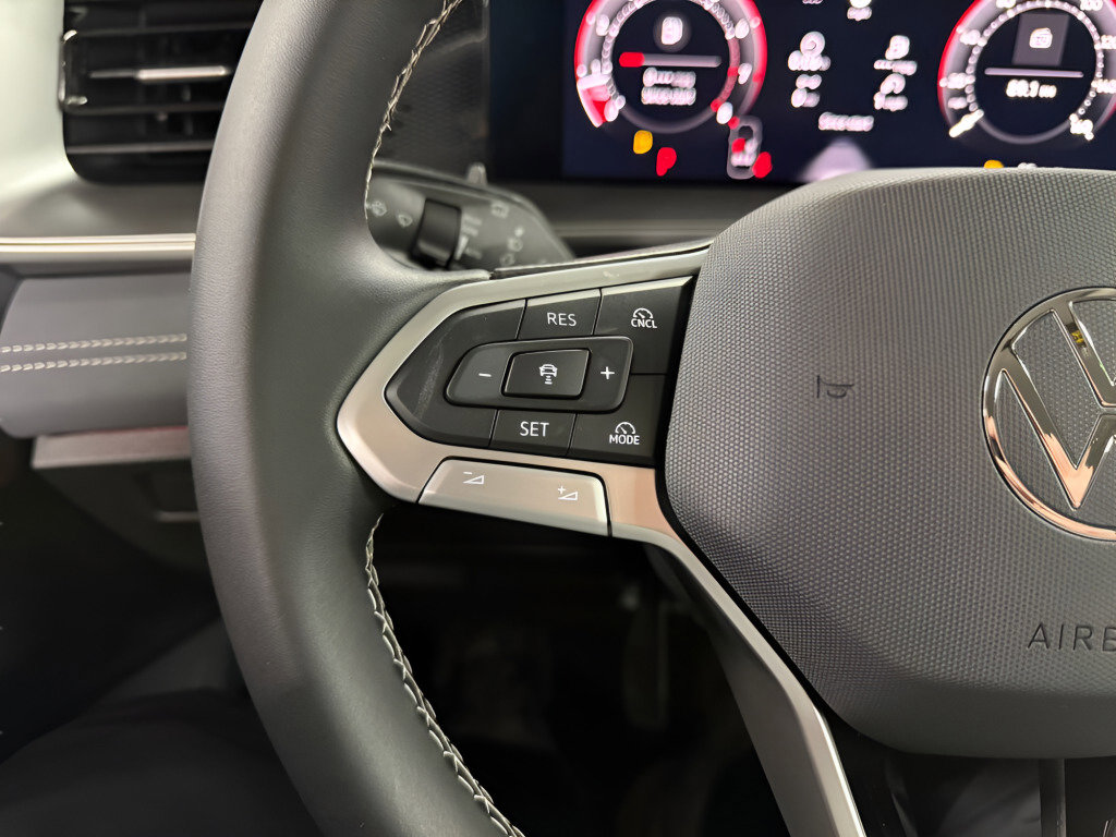 New 2026 Volkswagen Tiguan SE AWD/4WD image 13