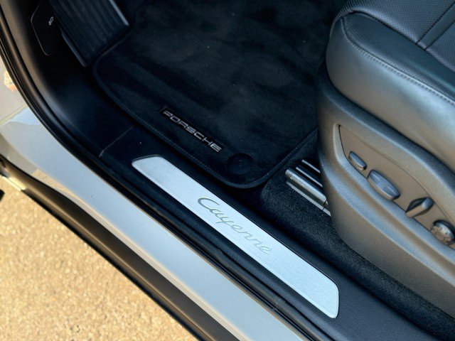Used 2023 Porsche Cayenne Coupe image 16