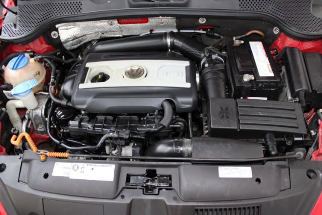 Used 2012 Volkswagen Beetle 2.0T FWD image 25