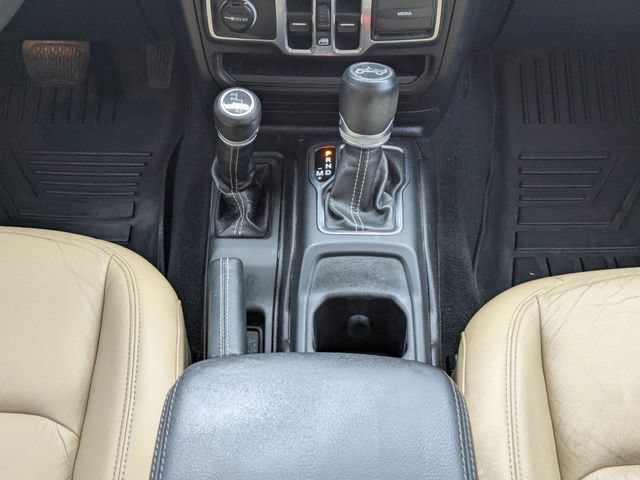 Used 2018 Jeep Wrangler Unlimited Sahara w/ Cold Weather Group AWD/4WD image 20