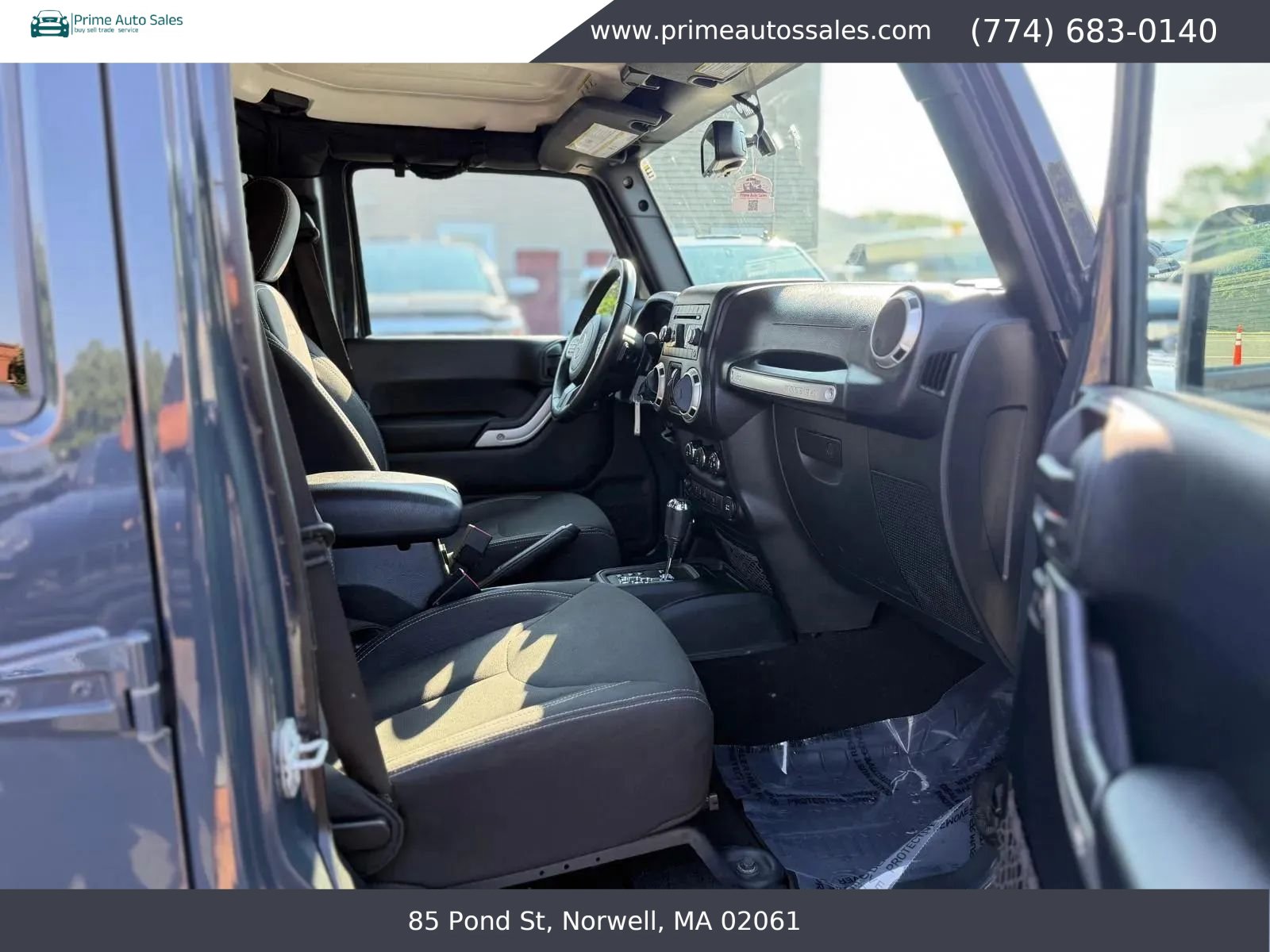 Used 2016 Jeep Wrangler Unlimited Sahara w/ Dual Top Group AWD/4WD image 14