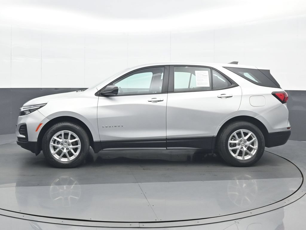 Used 2022 Chevrolet Equinox LS AWD/4WD image 3