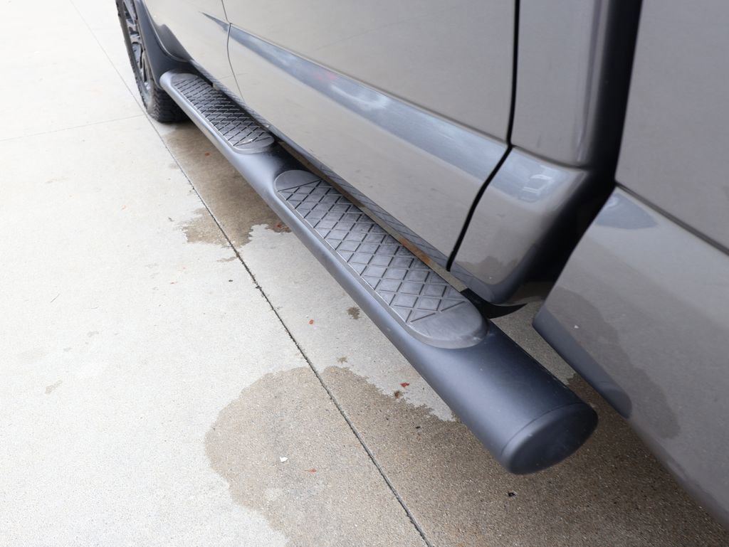 Used 2019 Nissan Titan SV w/ SV Convenience Package AWD/4WD image 10