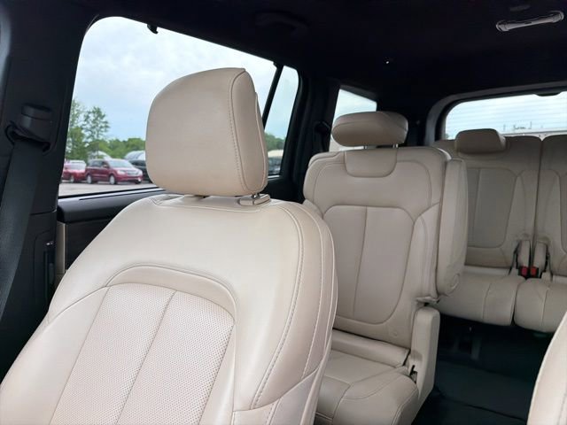 Used 2023 Jeep Grand Cherokee L Limited w/ Luxury Tech Group II AWD/4WD image 9