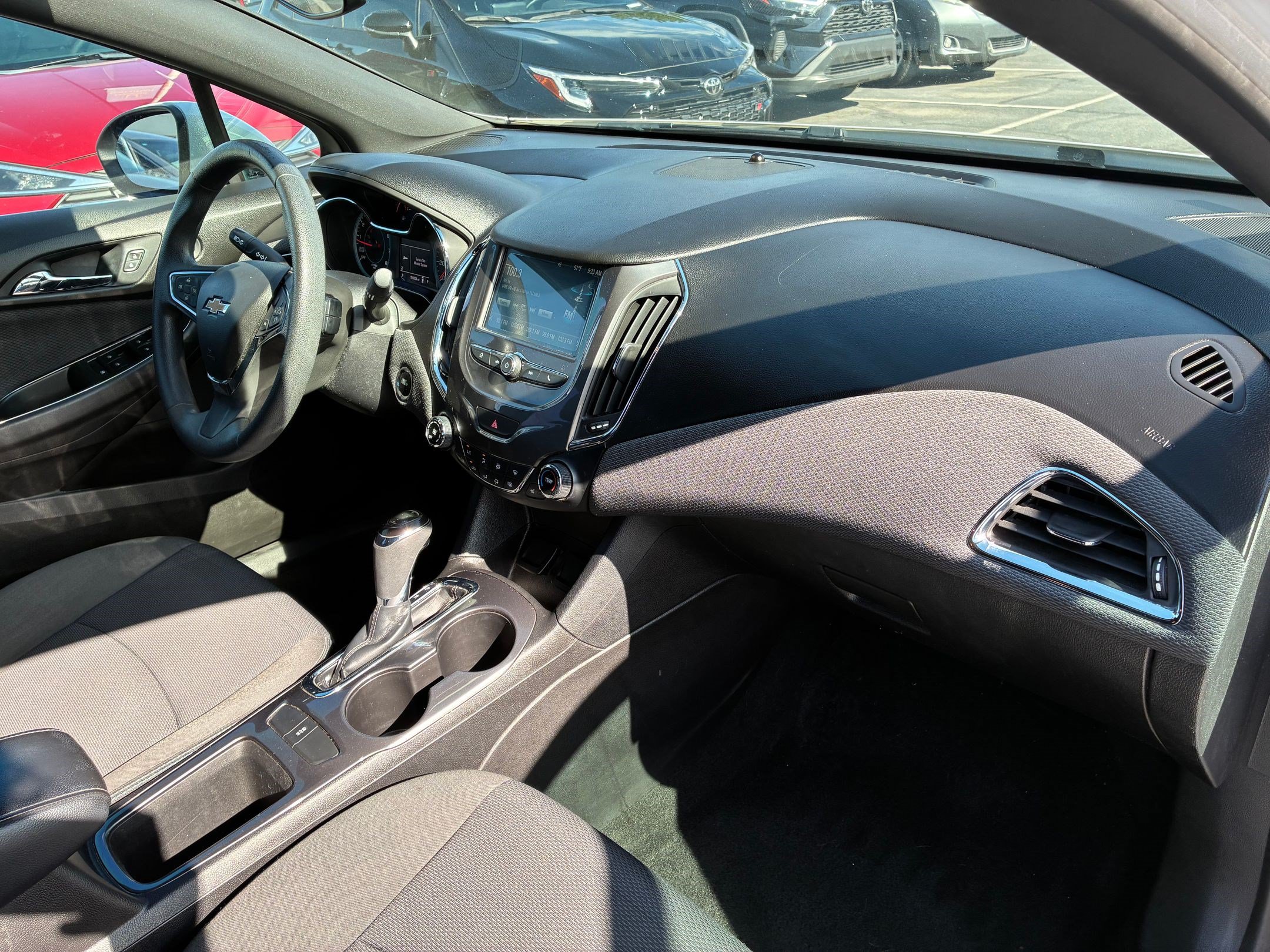 Used 2018 Chevrolet Cruze LT w/ Convenience Package FWD image 31