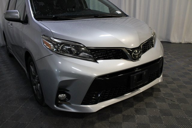Used 2018 Toyota Sienna SE image 29