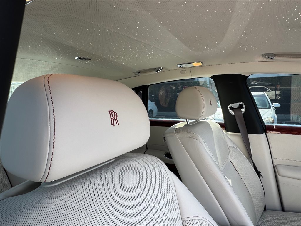 Used 2017 Rolls-Royce Ghost image 22