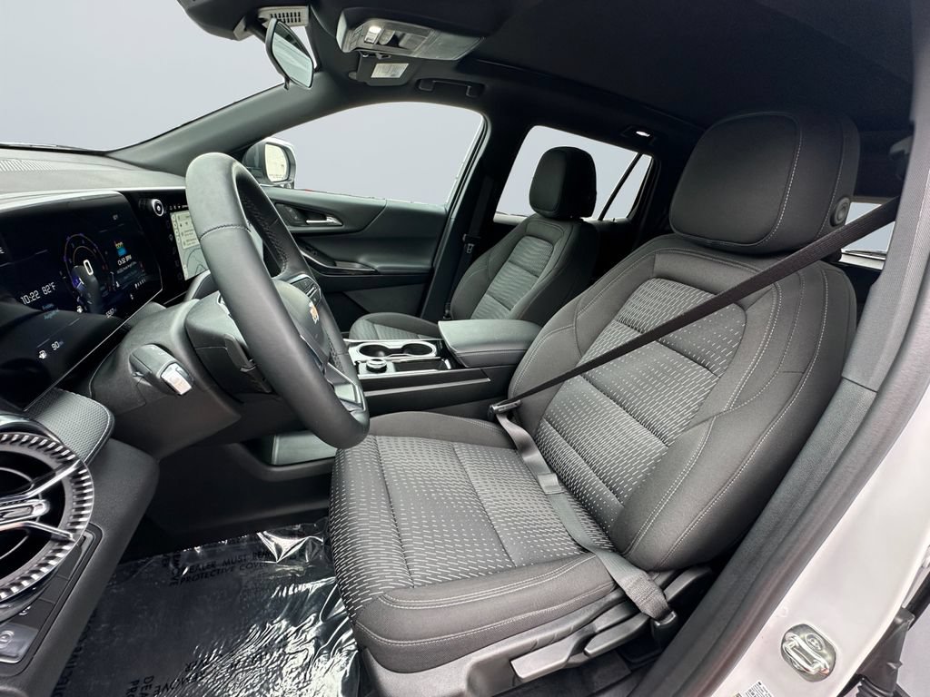 Used 2026 Chevrolet Equinox LT FWD image 9