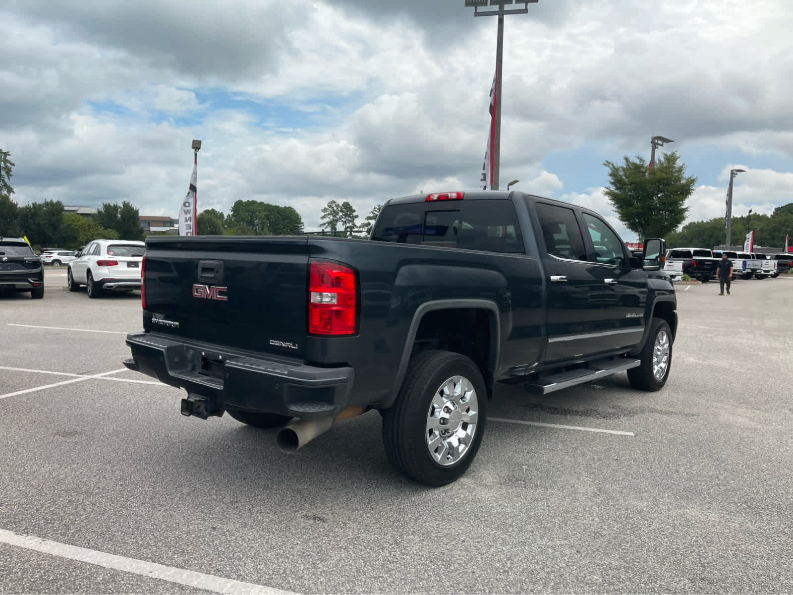 Used 2019 GMC Sierra 2500 Denali w/ Duramax Plus Package AWD/4WD image 5