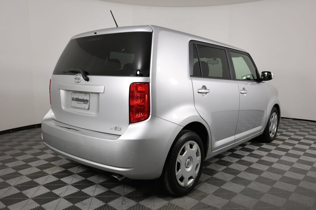 Used 2008 Scion xB FWD image 2