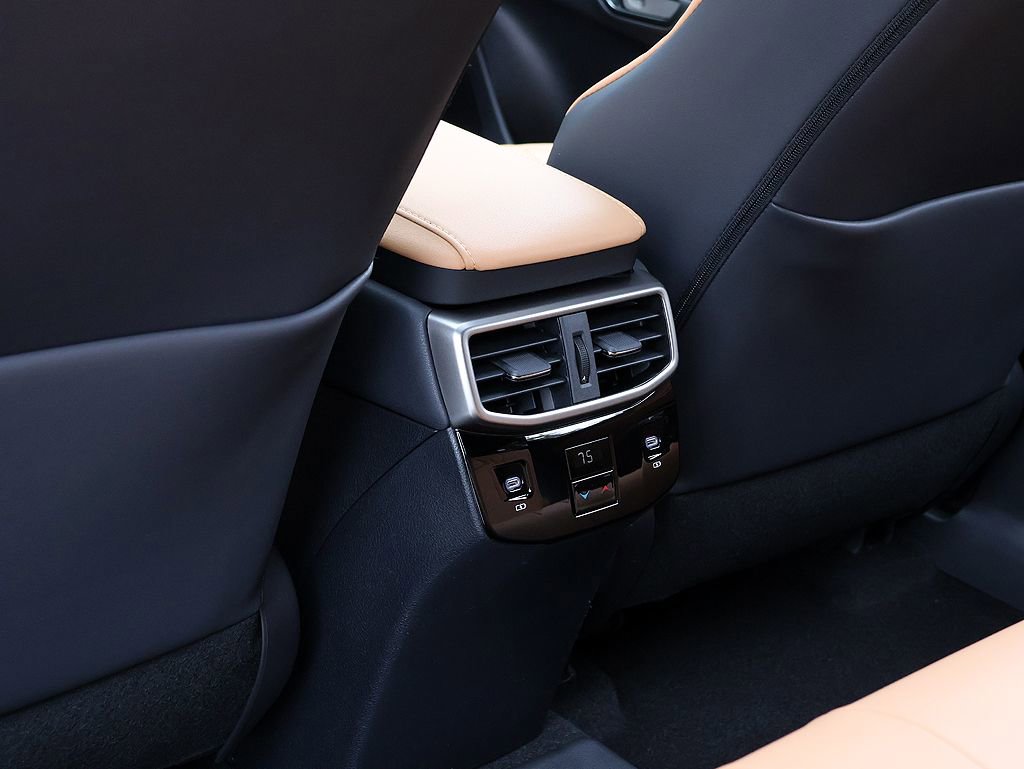 New 2026 Lexus RX 450h AWD image 15