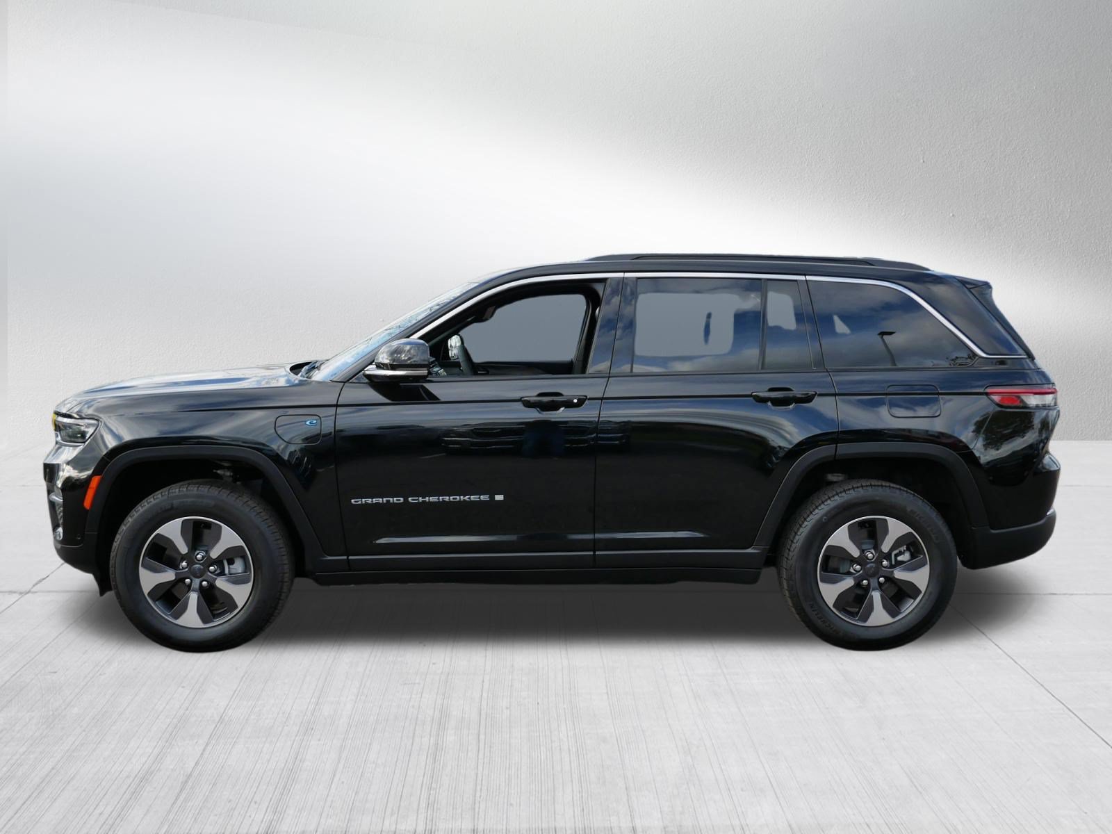 Used 2025 Jeep Grand Cherokee Limited 4xe w/ Luxury Tech Group II AWD/4WD image 4