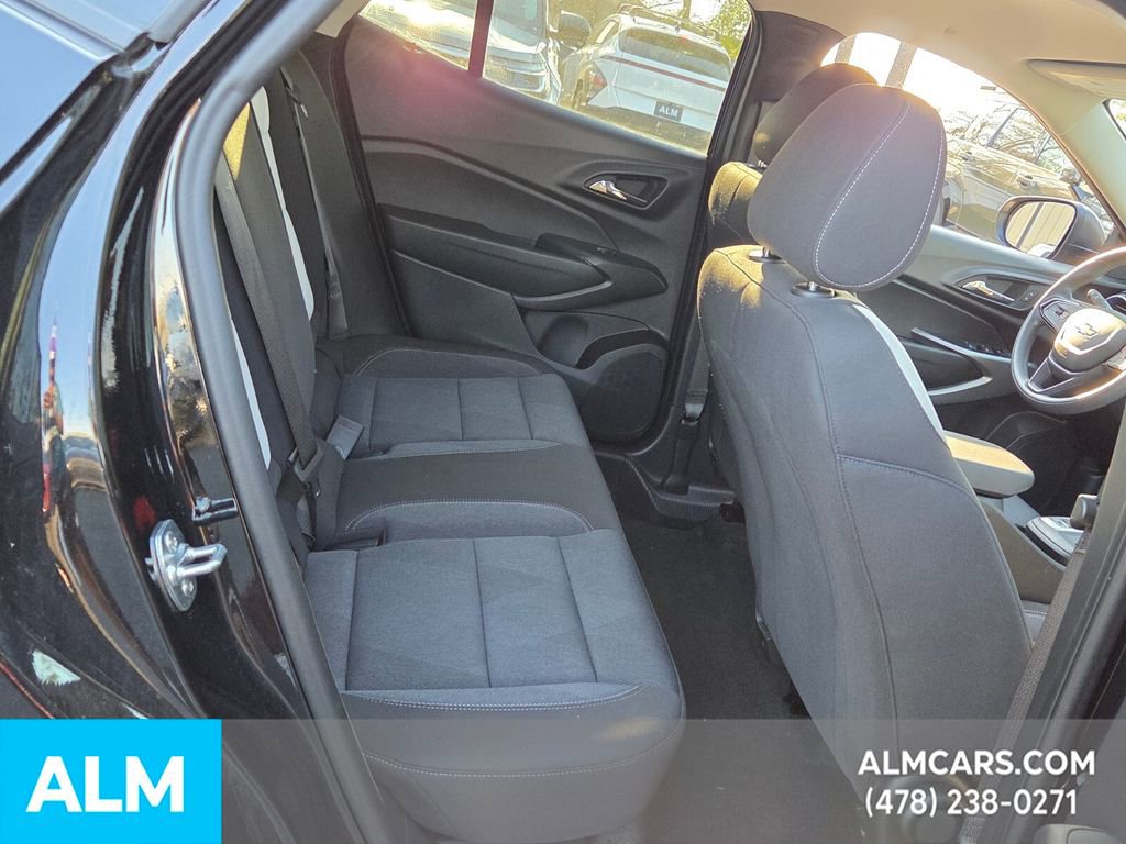 Used 2025 Chevrolet Trax LS image 17