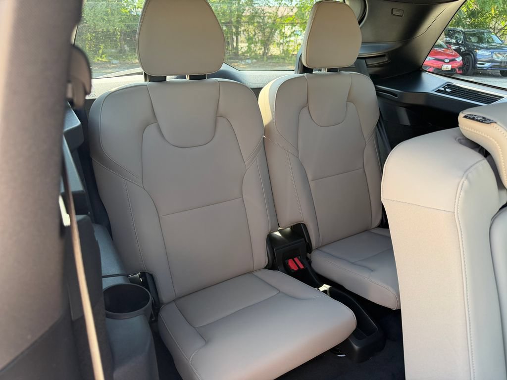 New 2026 Volvo XC90 B6 Plus w/ Protection Package Premier AWD/4WD image 12