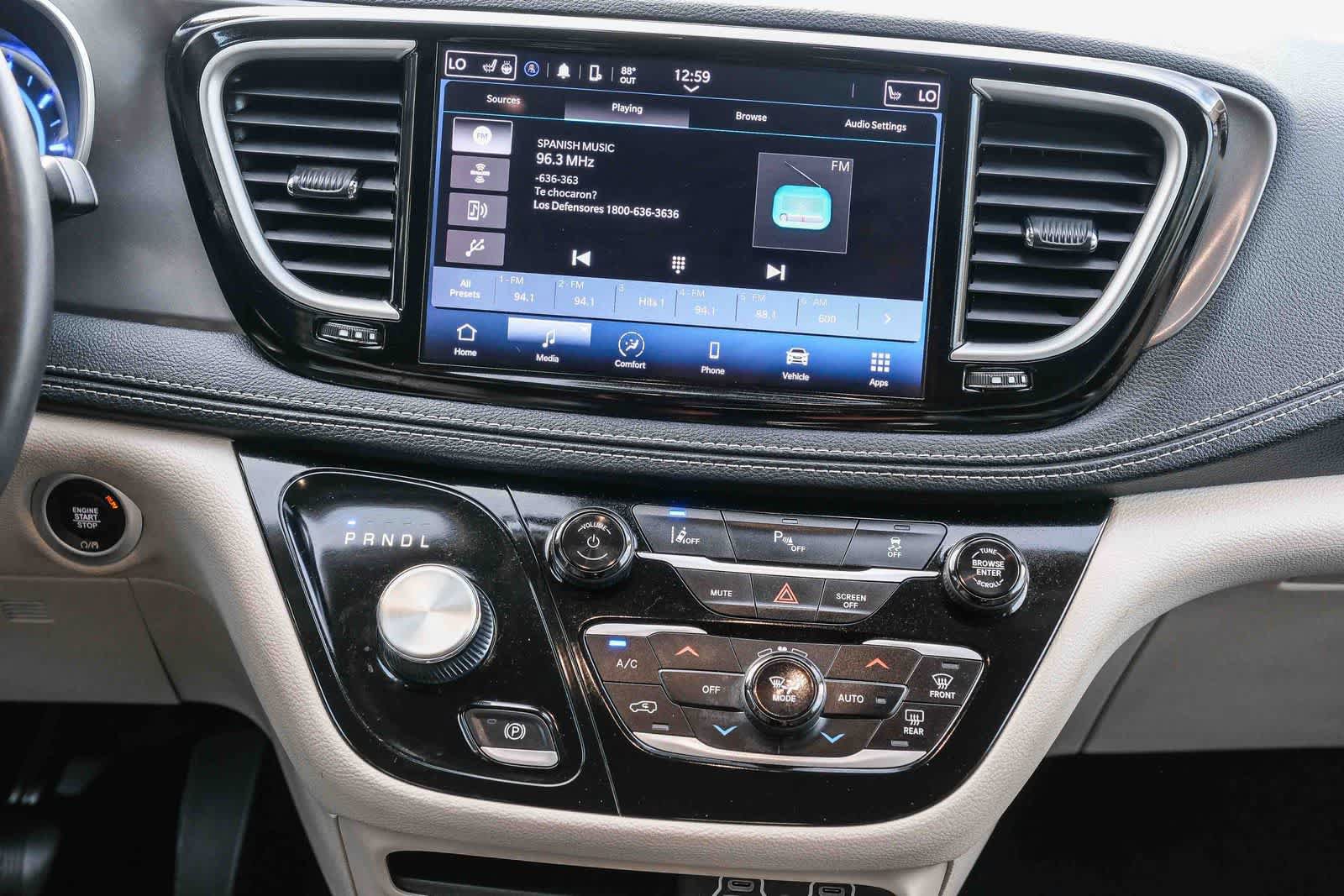 Used 2023 Chrysler Pacifica Touring-L FWD image 14